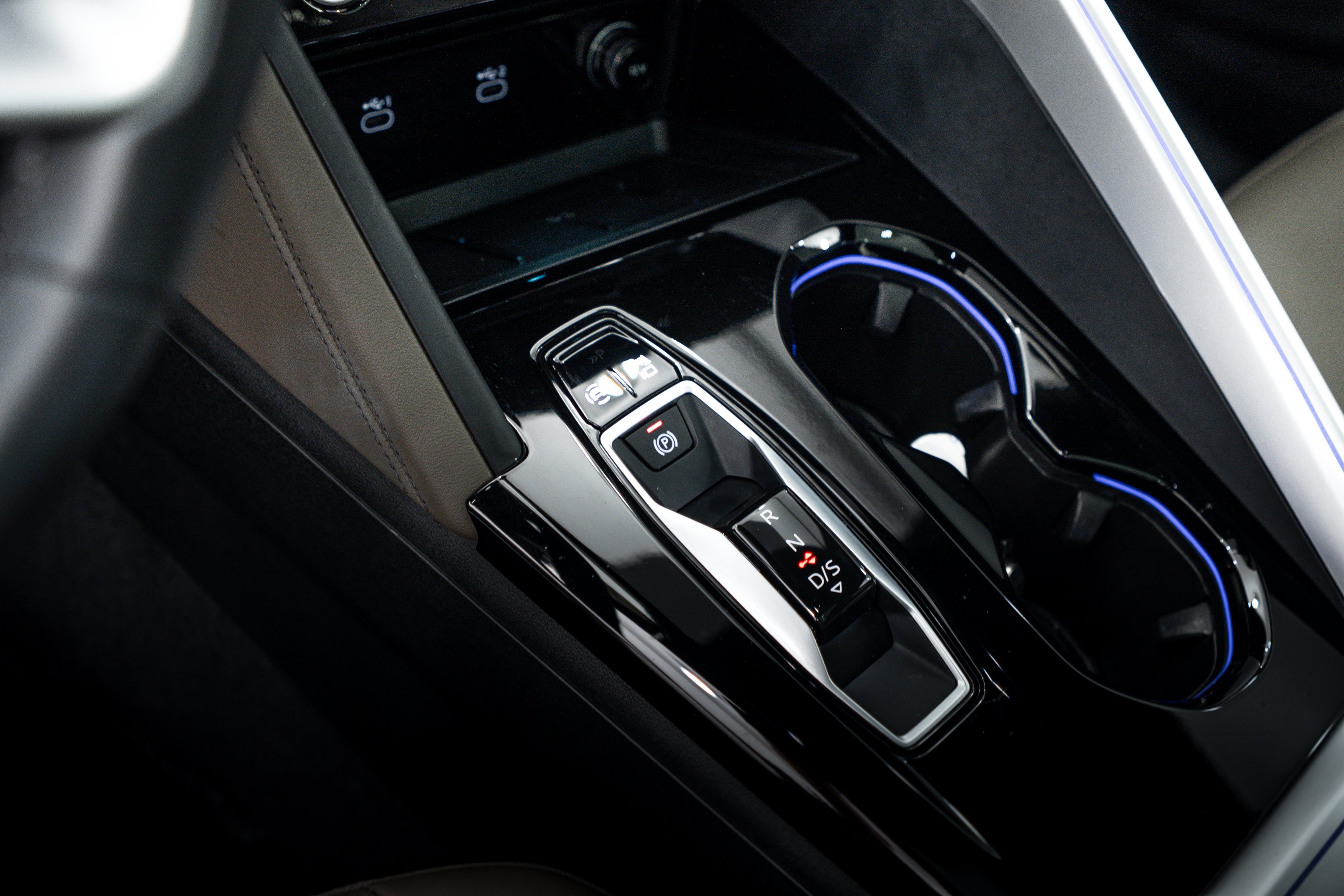 Used 2025 Navarra Blue Metallic Audi Premium image 12