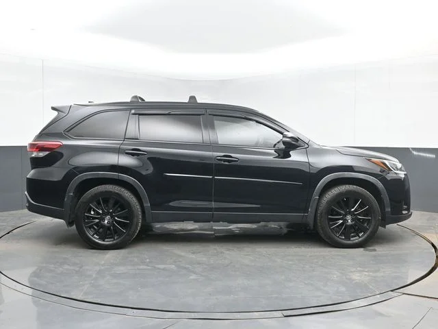 Used 2019 Midnight Black Metallic Toyota SE image 11