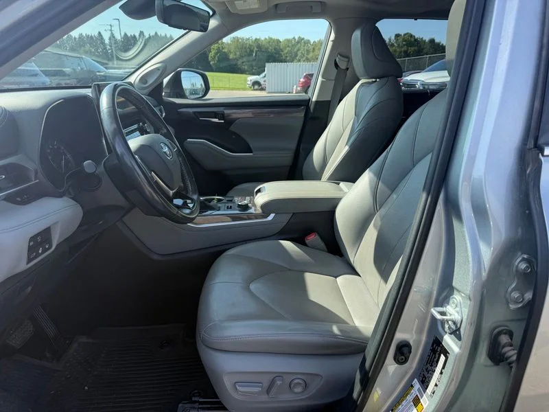 Used 2020 Silver Toyota Limited image 3