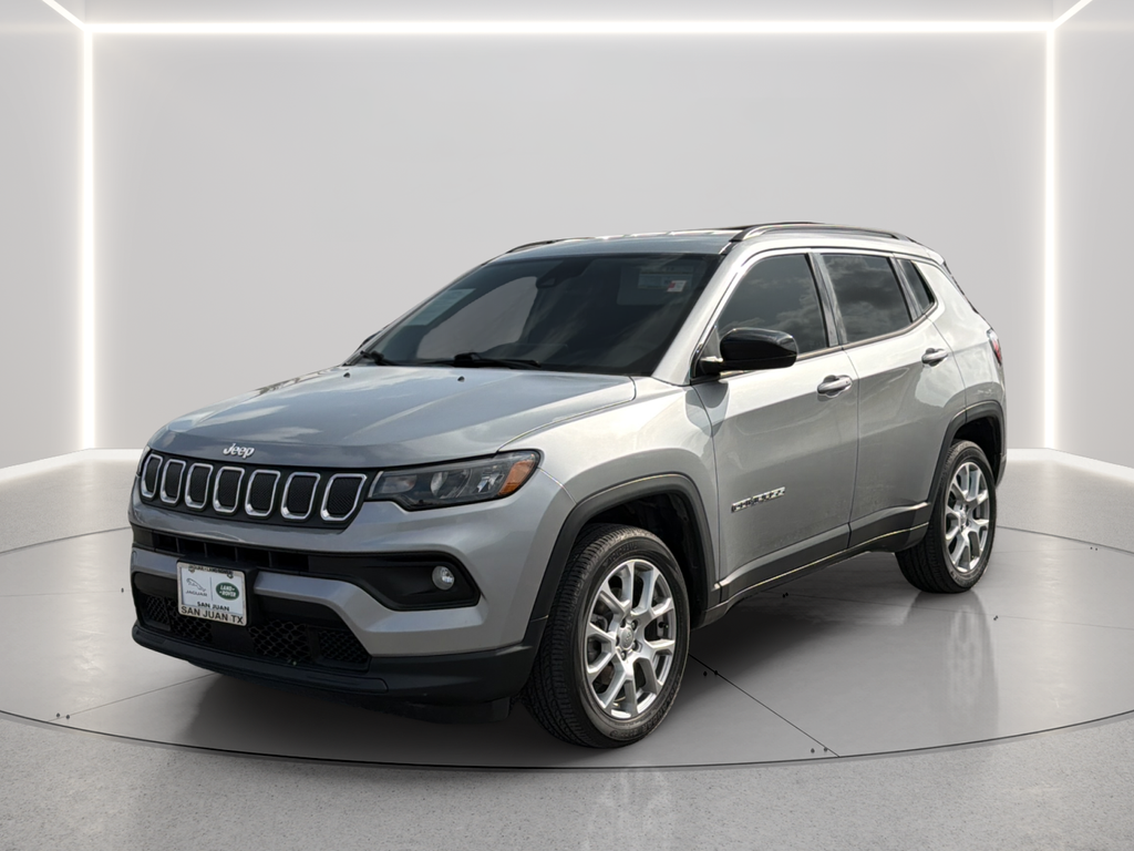 Used 2022 Silver Jeep Latitude Lux image 9