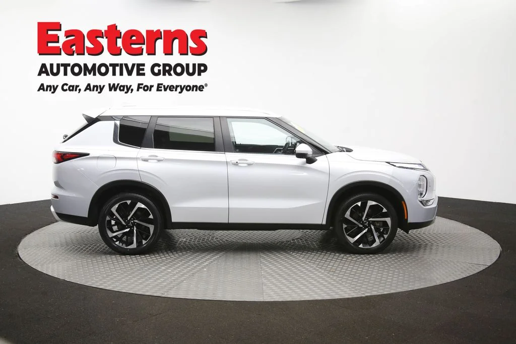 Used 2024 White Mitsubishi SE image 44