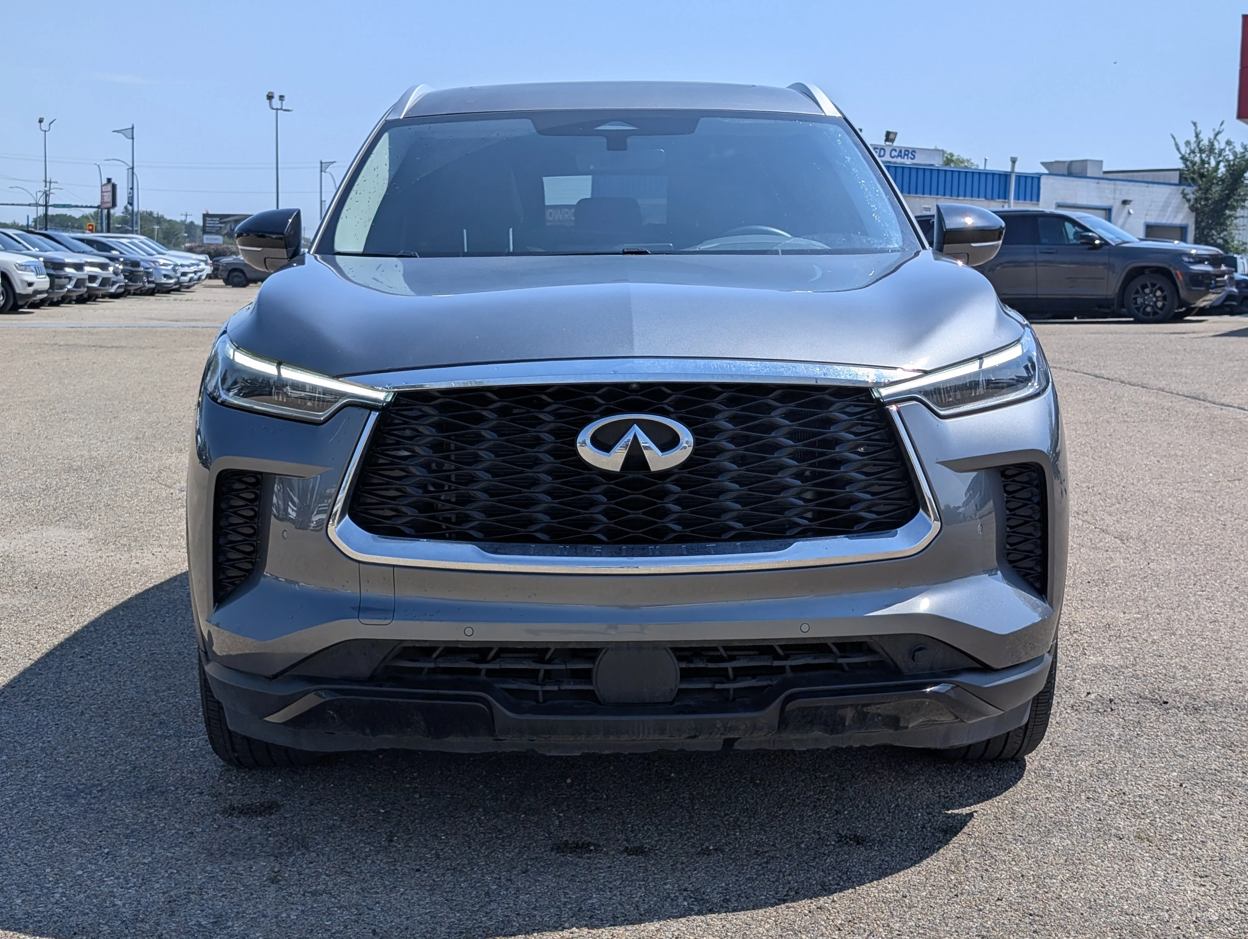 Used 2024 Glacier White INFINITI LUXE image 10