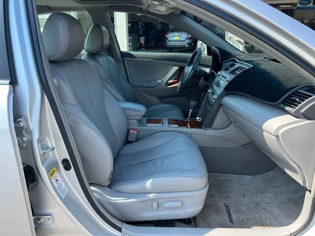 Used 2008 Classic Silver Metallic Toyota LE image 9