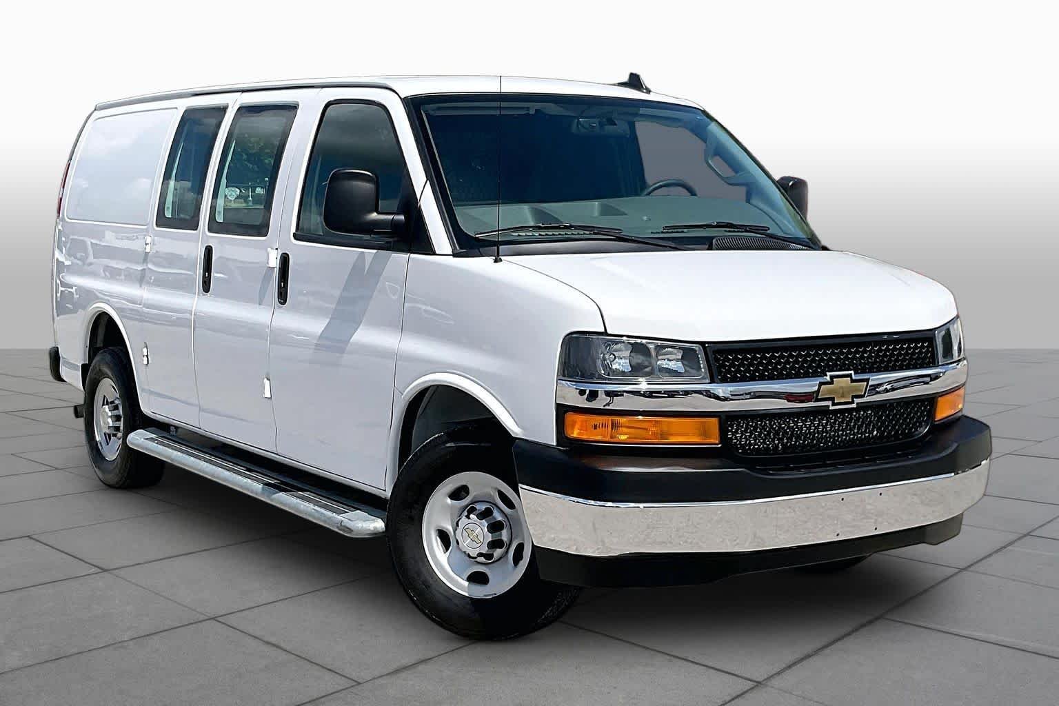 Used 2024 Summit White Chevrolet WT image 3
