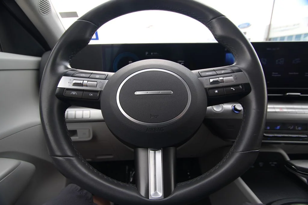 Used 2025 Black Hyundai SEL image 17