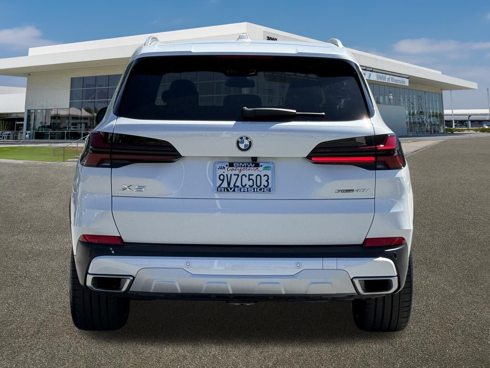 Used 2026 Mineral White Metallic BMW sDrive40i image 9