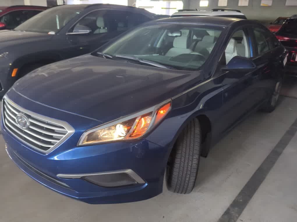 Used 2016 Lakeside Blue Hyundai 2.4L SE image 2