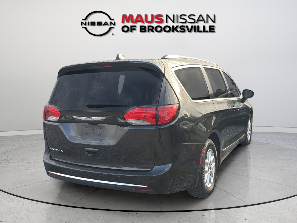 Used 2024 Silver Chrysler Touring L image 9