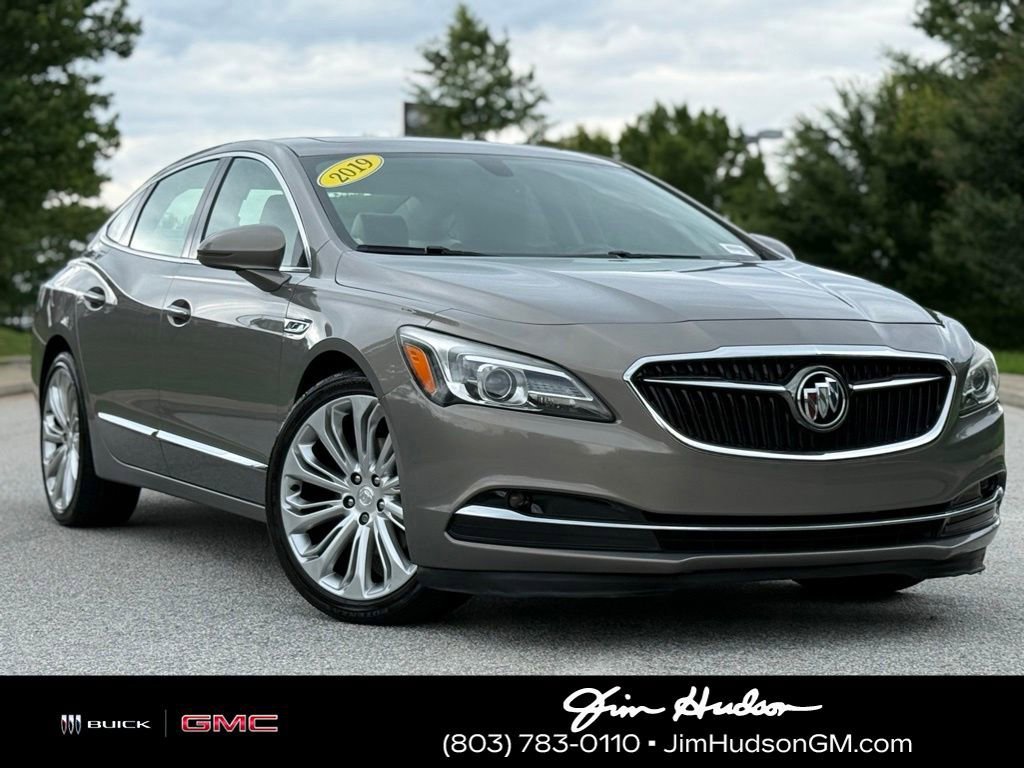 2019 Buick LaCrosse Essence's photo