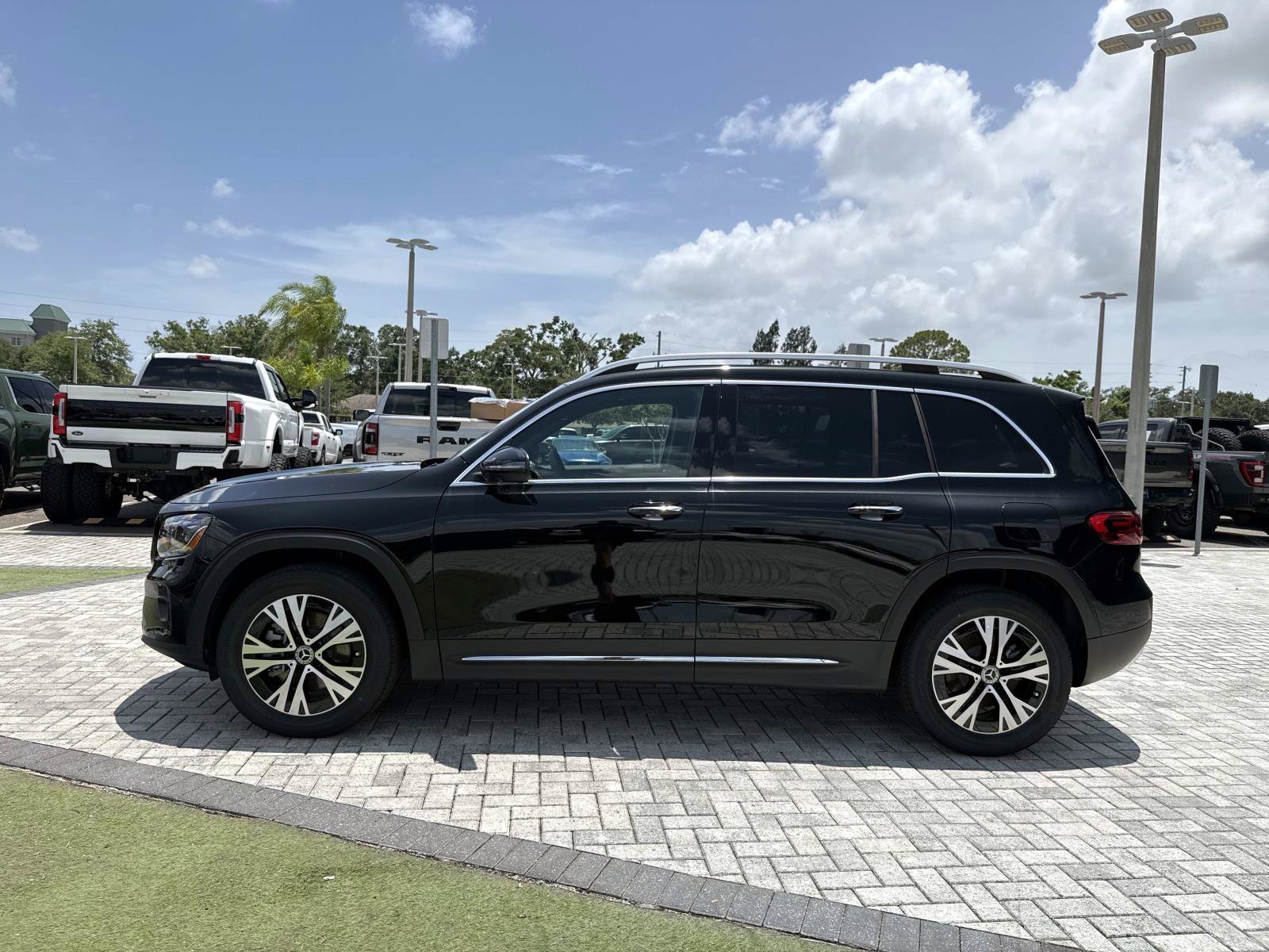 New 2026 Black Mercedes-Benz 250 SUV image 3