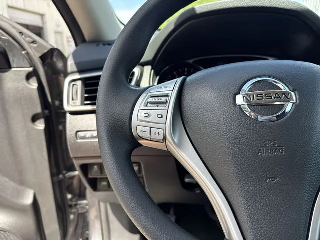 Used 2016 Gray Nissan SV image 17