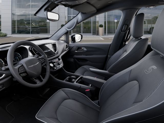 New 2026 Diamond Black Crystal Pearl-Coat Exterior Paint Chrysler Limited image 22