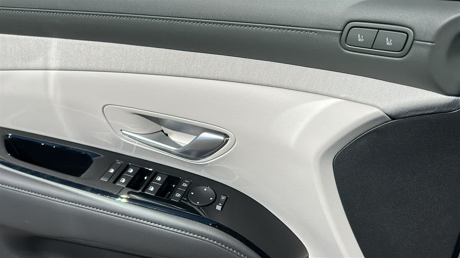 New 2026 Shimmering Silver Hyundai Limited image 22