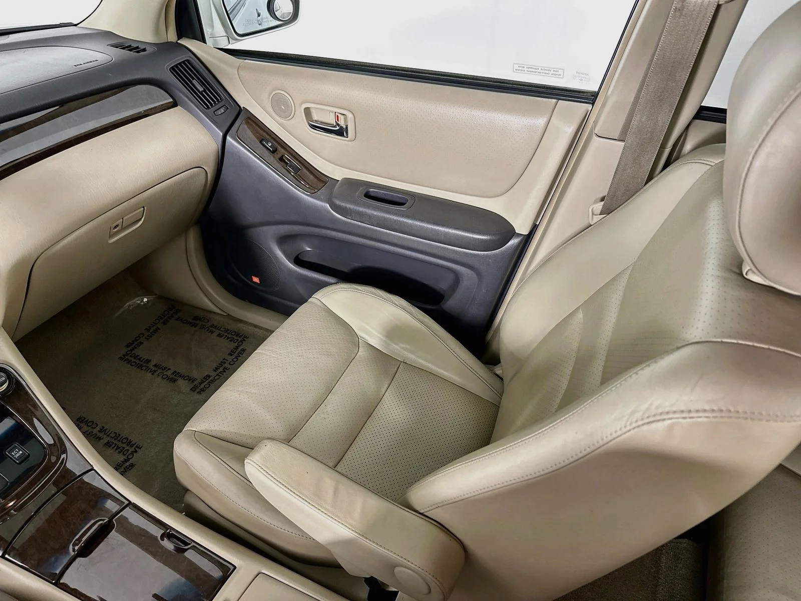 Used 2003 Millennium Silver Metallic Toyota Limited image 22