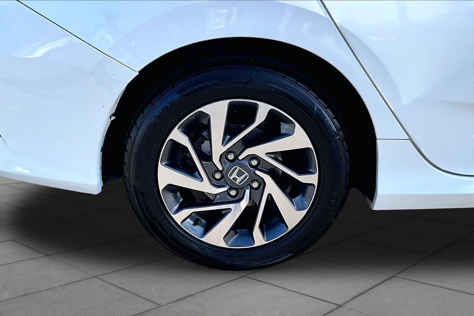 Used 2018 WHITE ORCHID PEARL Honda EX image 10