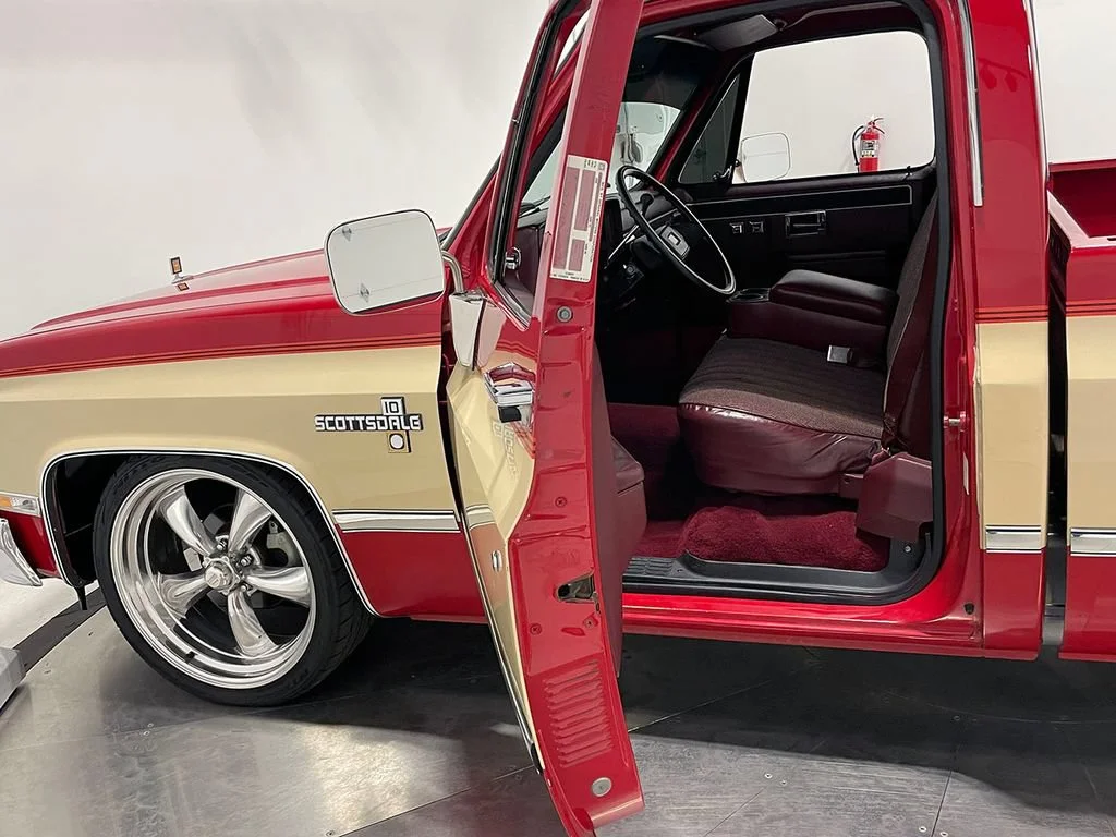 Used 1985  Chevrolet NA image 46