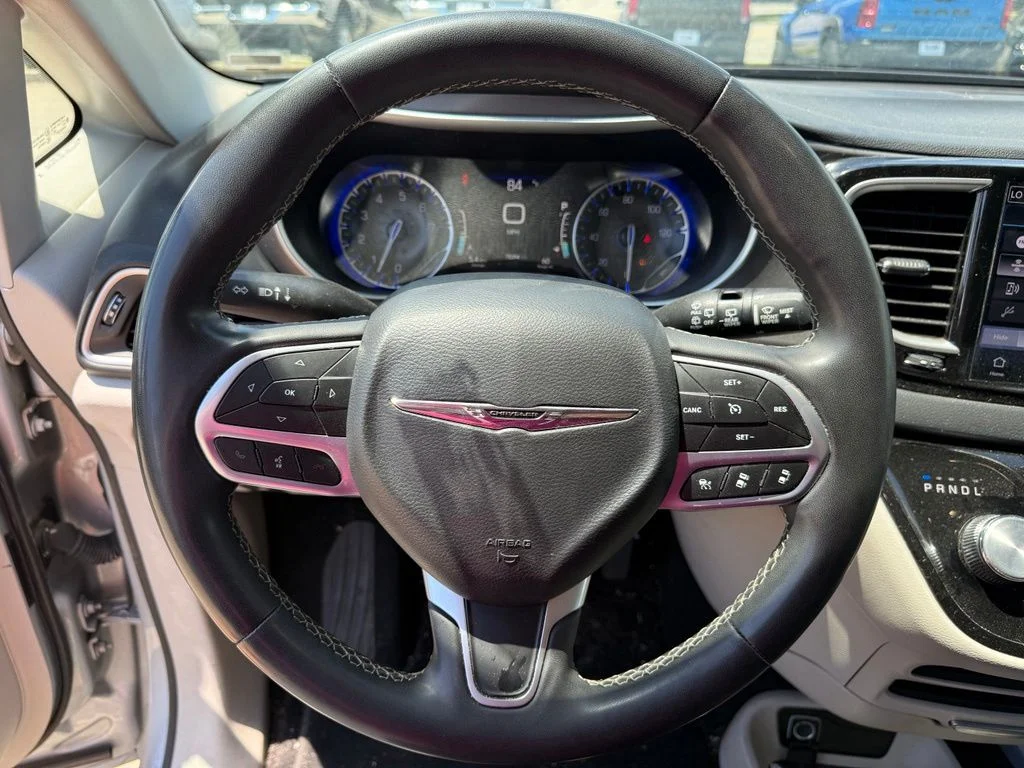 Used 2023 Silver Chrysler Touring L image 14