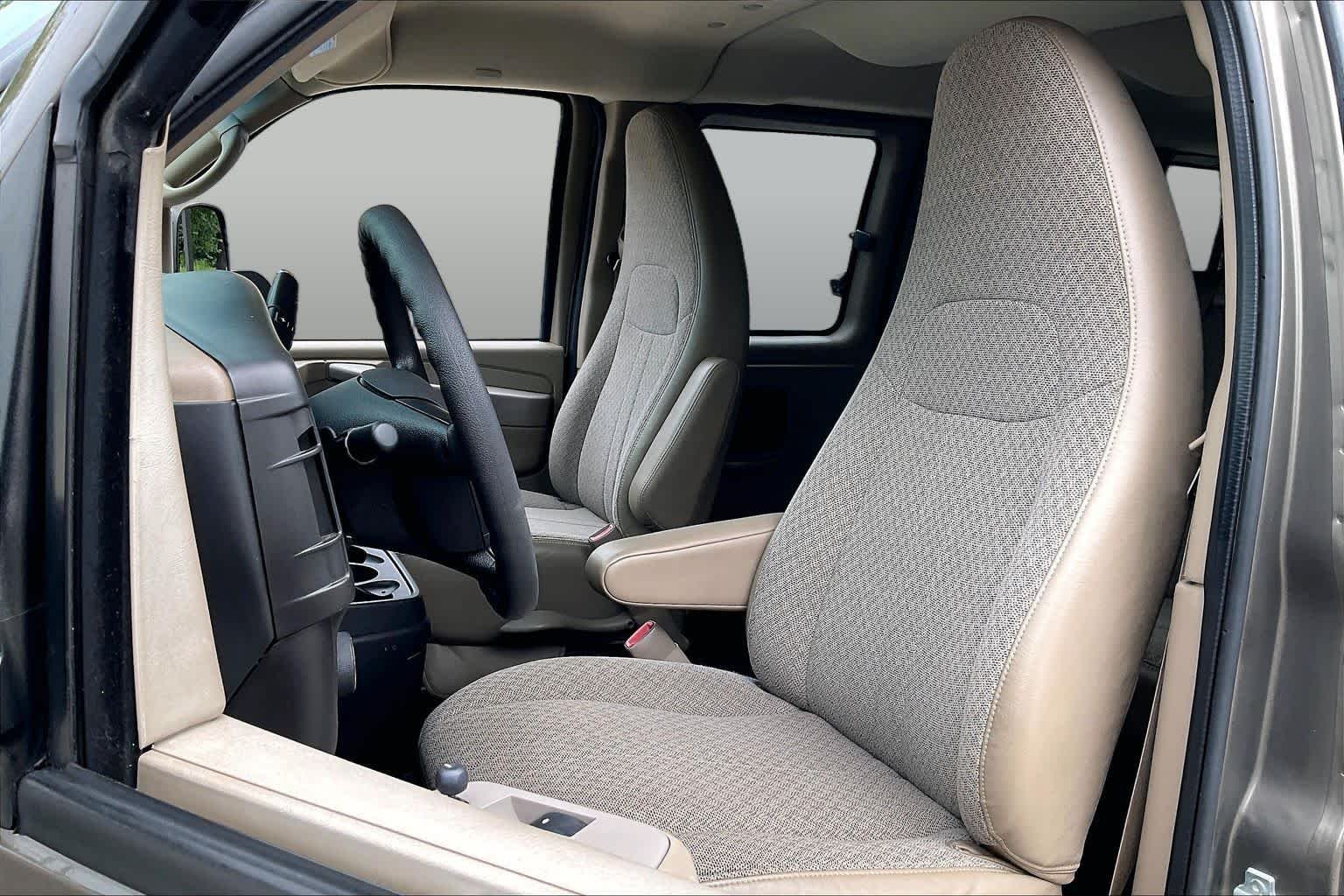 Pre-Owned 2014 Chevrolet Express Passenger LT
