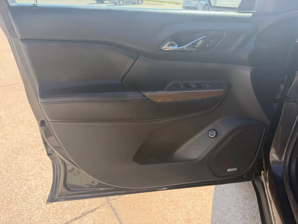 Used 2018 Silver GMC SLE-2 image 9