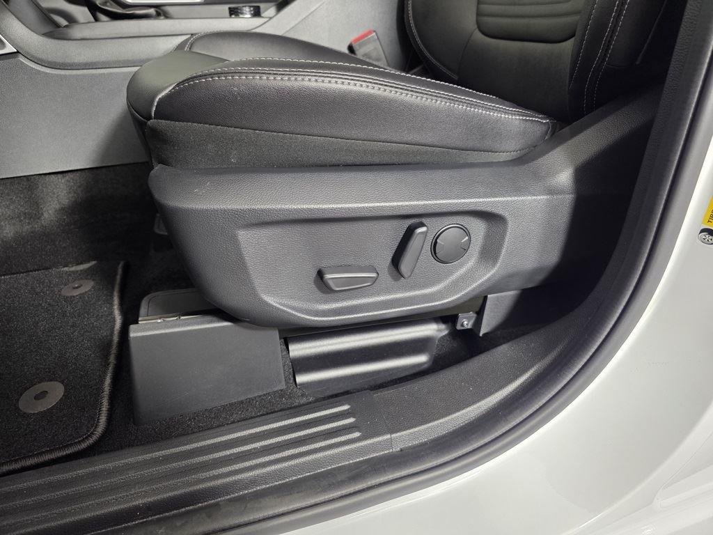 Used 2025 Oxford White Ford LARIAT image 14