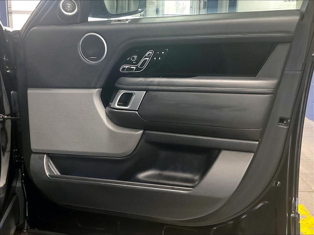 Used 2021 Black Land Rover Westminster image 12
