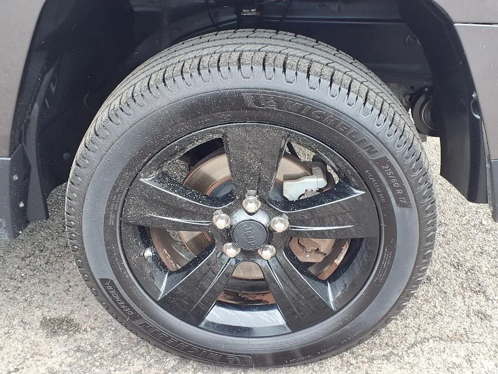 Used 2014 Gray Jeep Sport image 23