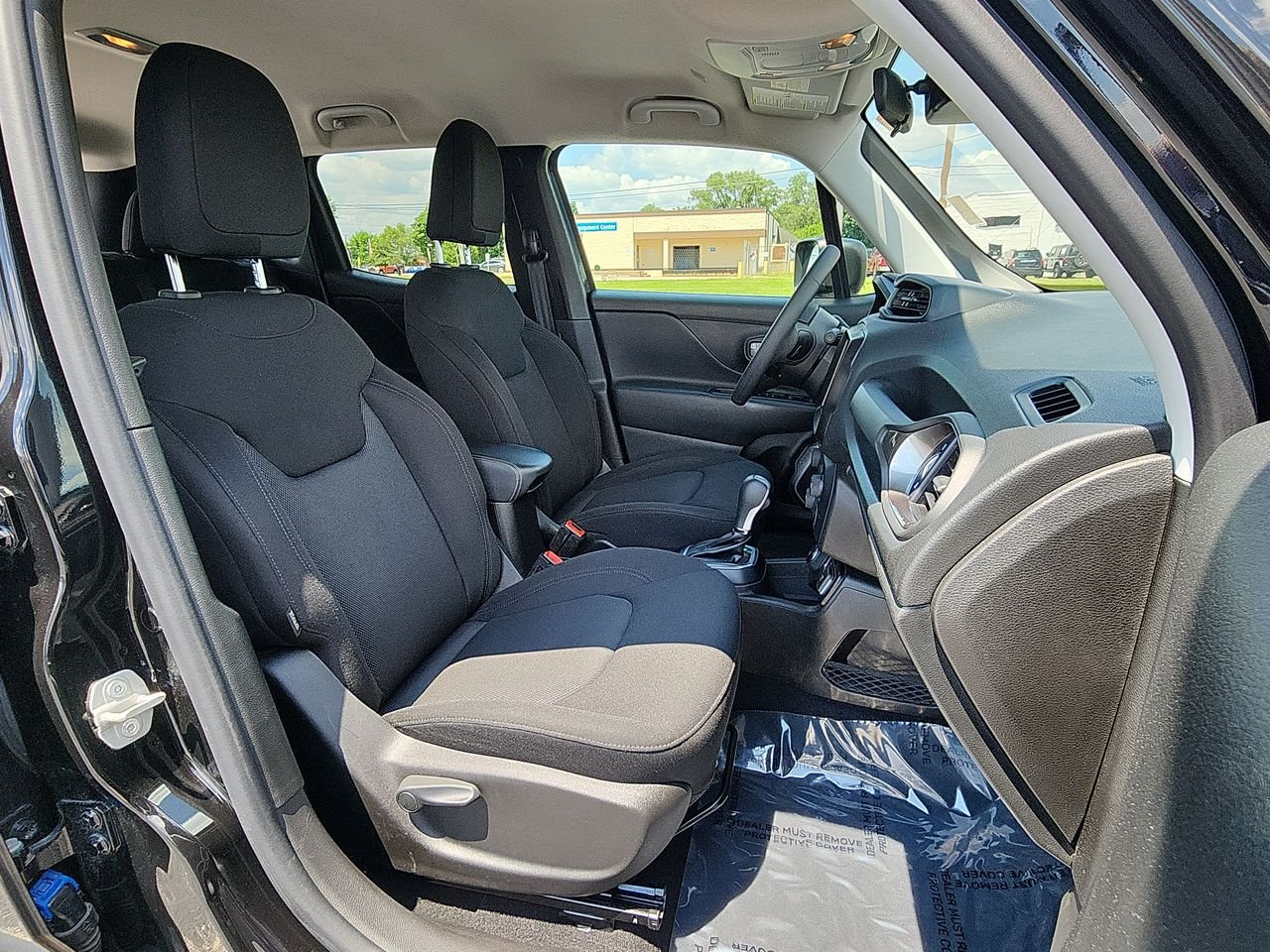 Used 2023 Black Clearcoat Jeep Latitude image 24