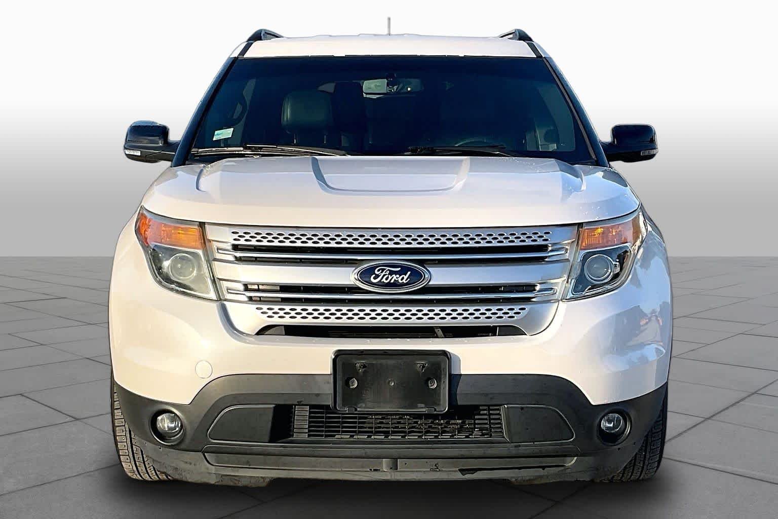 Used 2013 White Platinum Metallic Tri-coat Ford XLT image 3