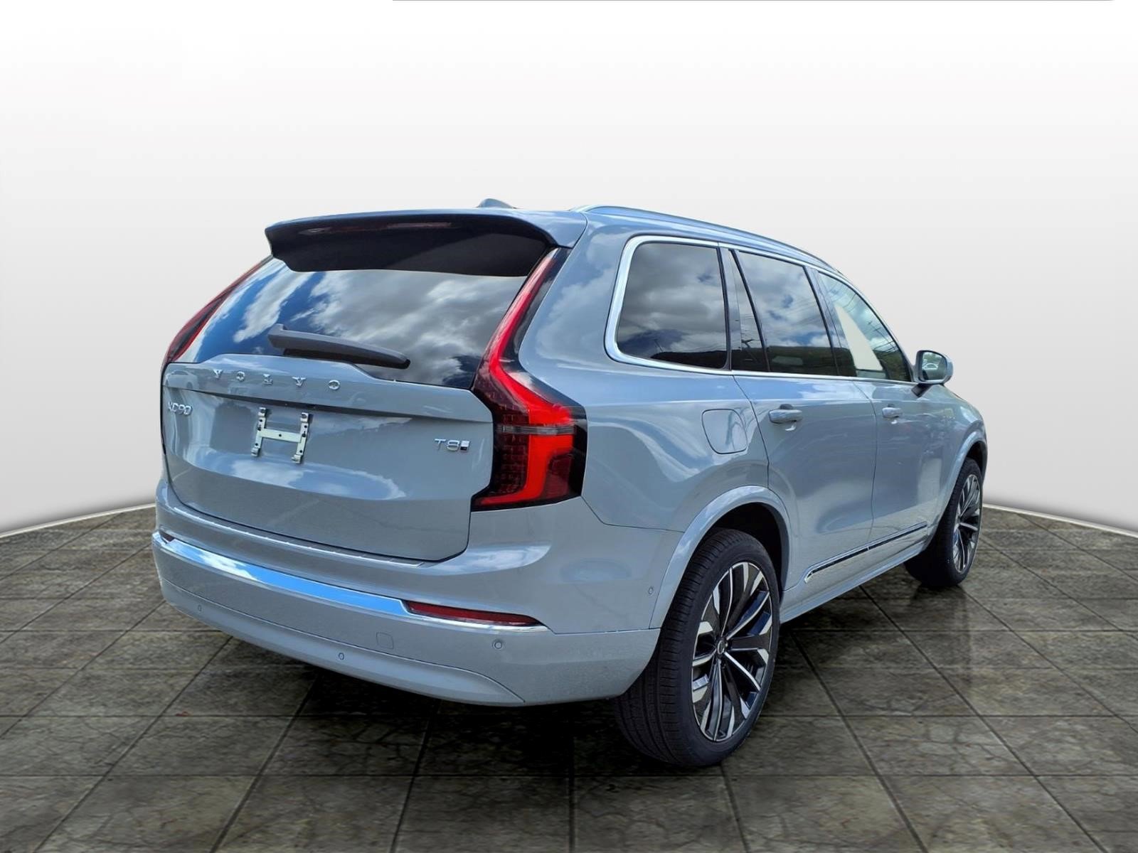 New 2026 Vapour Grey Volvo Plus image 3