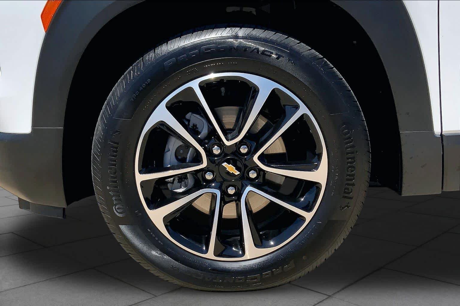 Used 2026 Summit White Chevrolet LT image 11