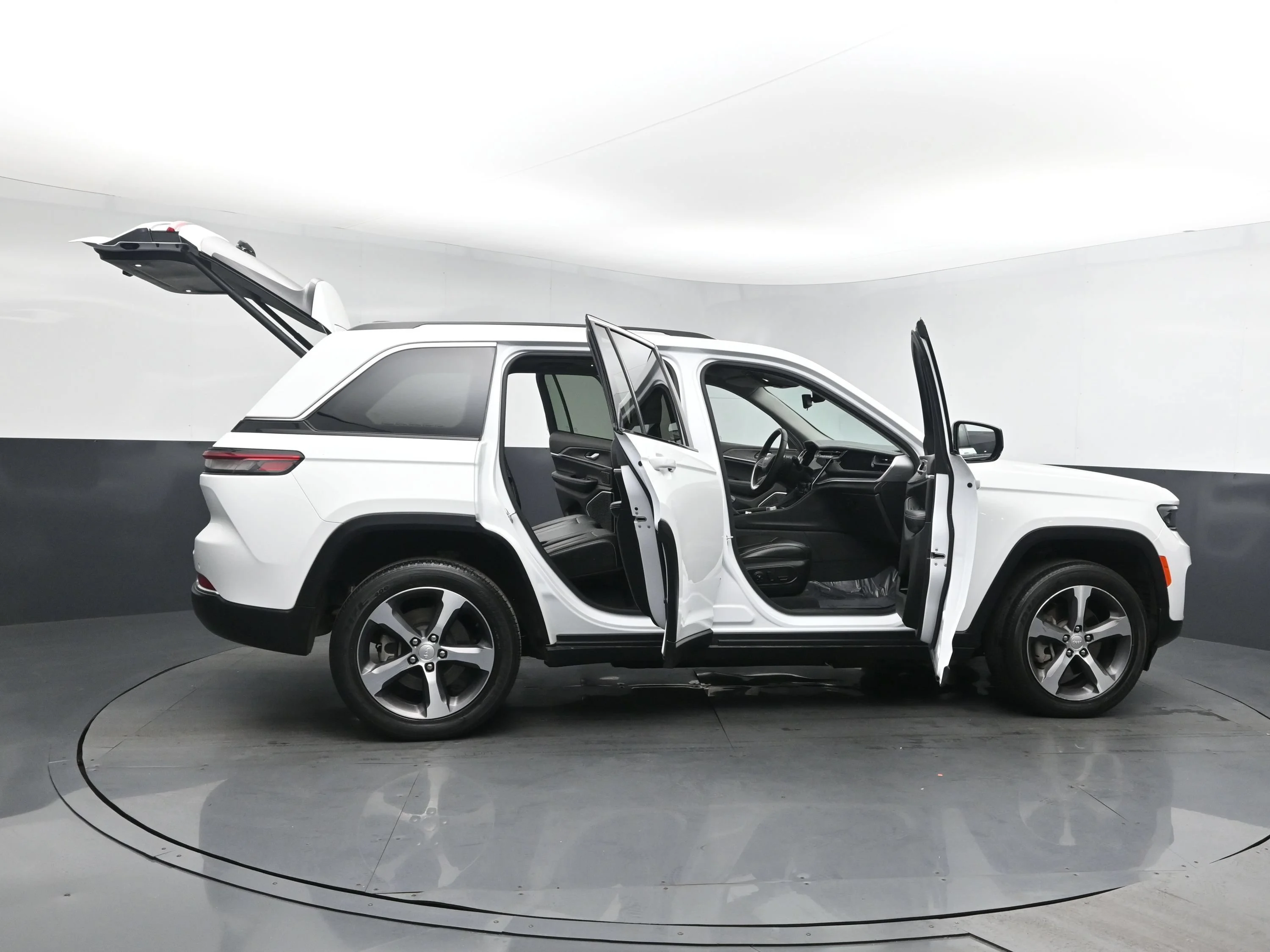 Used 2023 Bright White Clearcoat Jeep  image 25