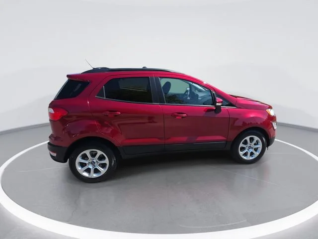 Used 2021 Red Ford SE image 9