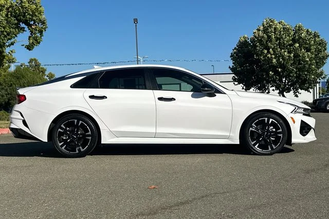 Used 2022 White Kia GT-Line image 3