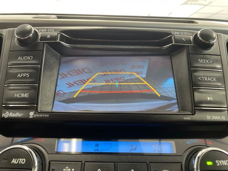 Used 2018 White Toyota XLE image 33