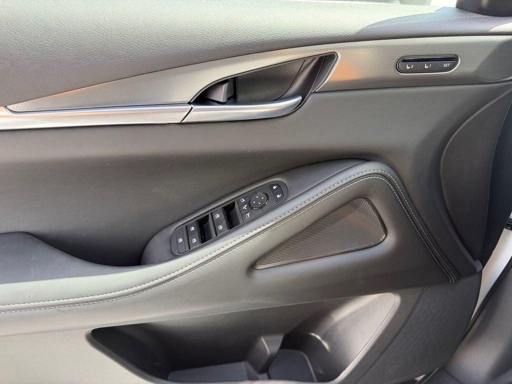 New 2027 RADIANT WHITE INFINITI Luxe AWD image 23