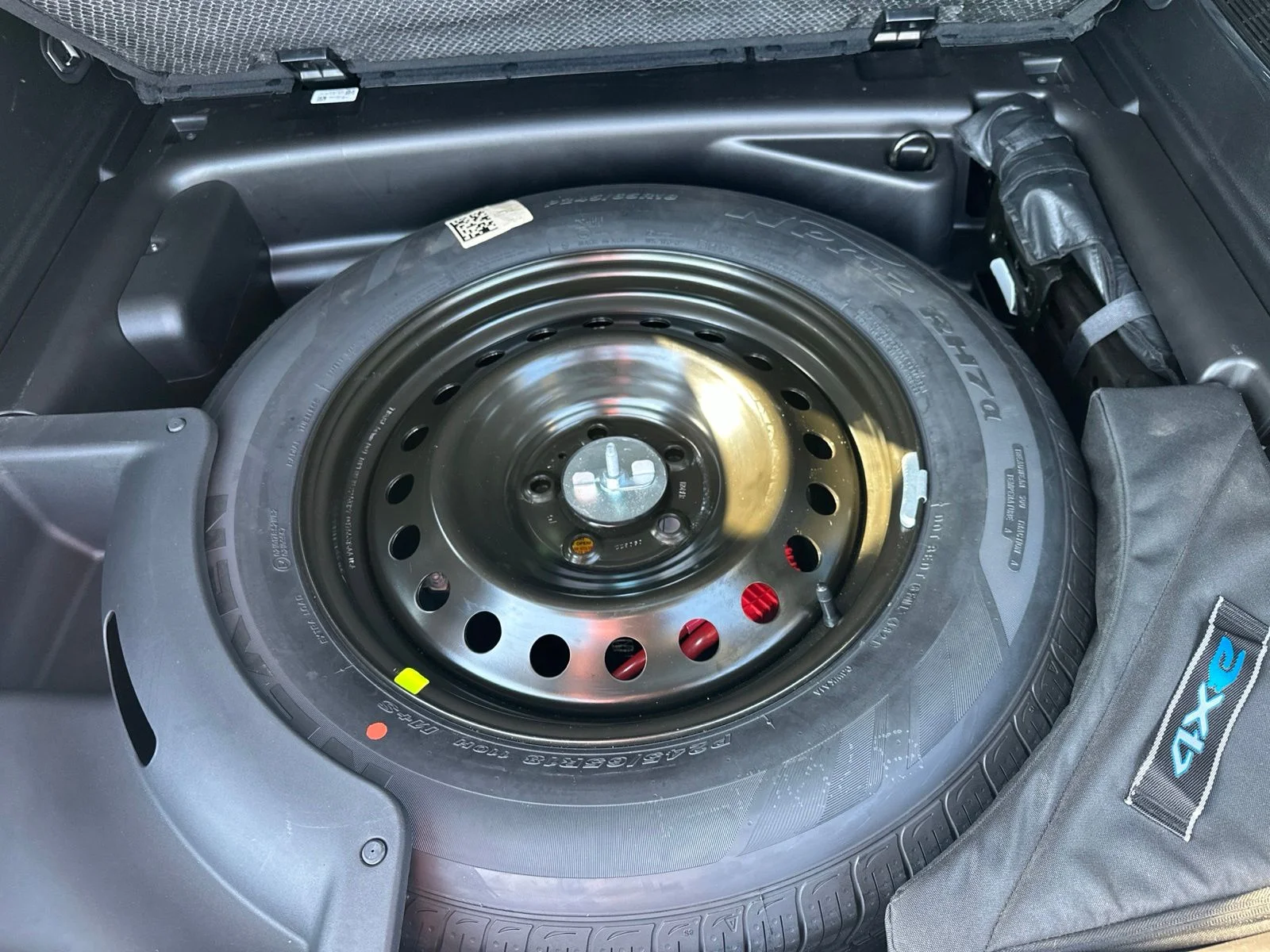 Used 2022 White Jeep 4xe image 30