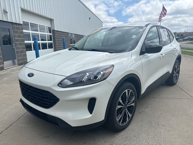 Used 2022 White Ford SE image 4
