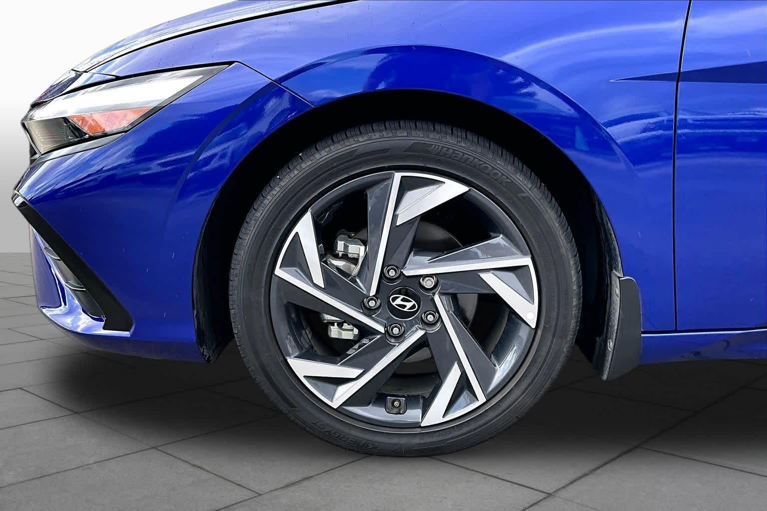 2025 Hyundai Elantra Limited - Photo 20
