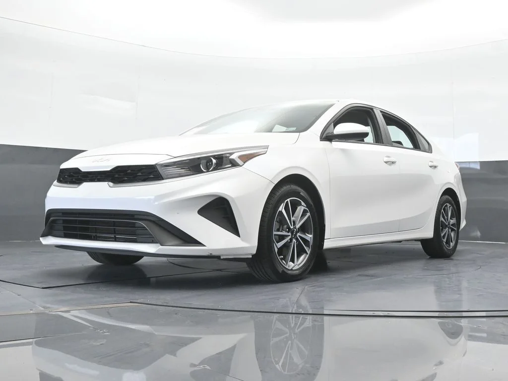 Used 2023 Snow White Pearl Kia LXS image 48