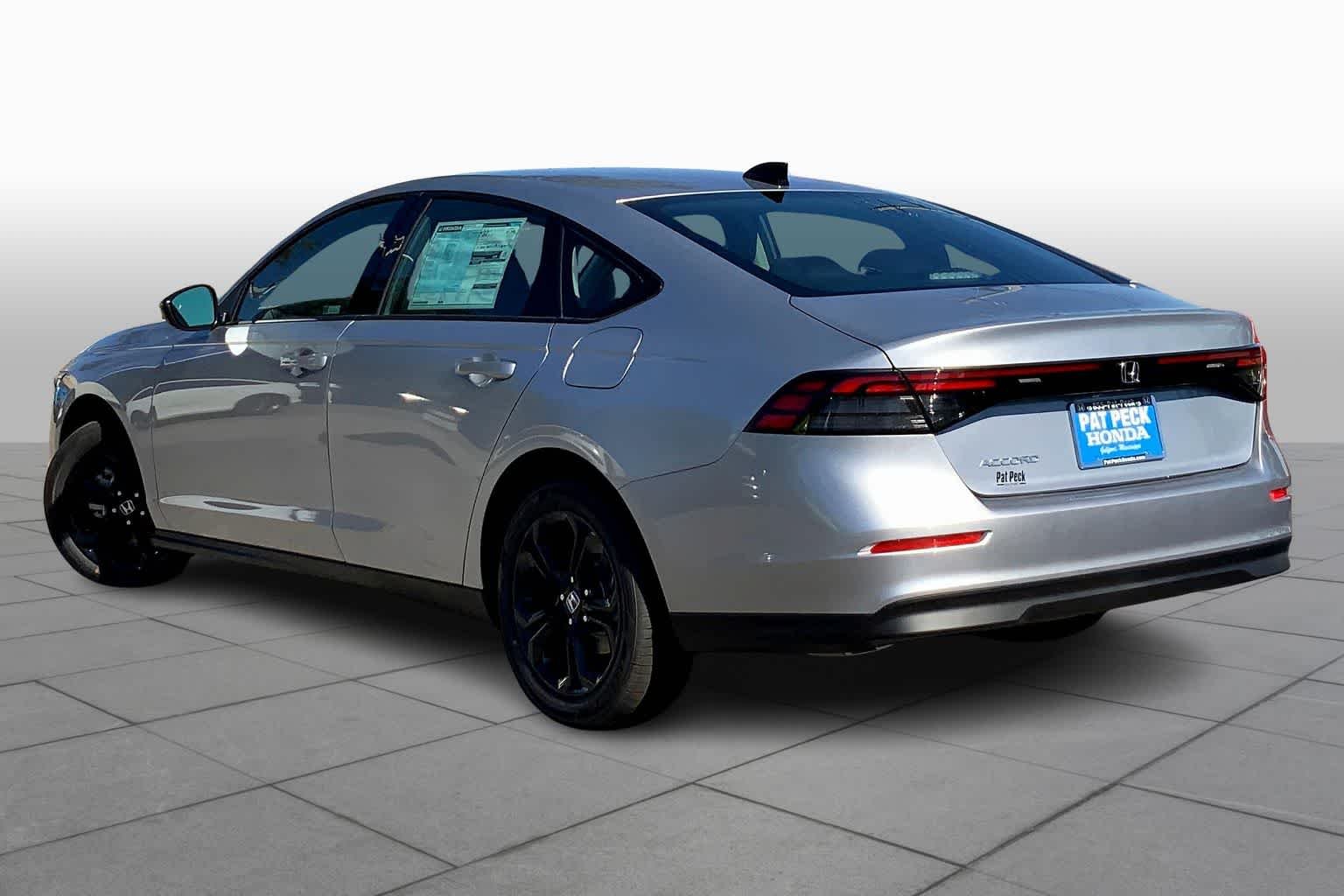 Used 2025 Solar Silver Metallic Honda SE image 12