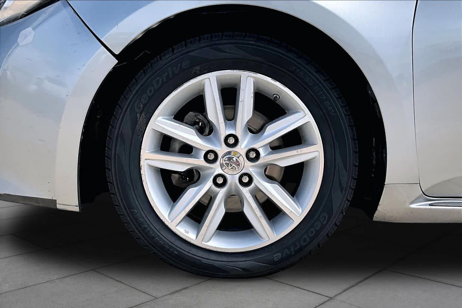Used 2015 Celestial Silver Metallic Toyota XLE image 11