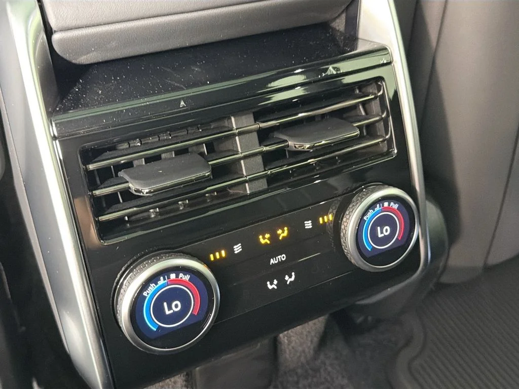 New 2026 Carpathian Grey Land Rover SE image 27