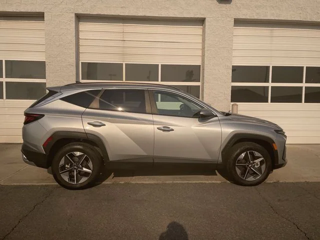 Used 2025 Silver Hyundai SEL image 1