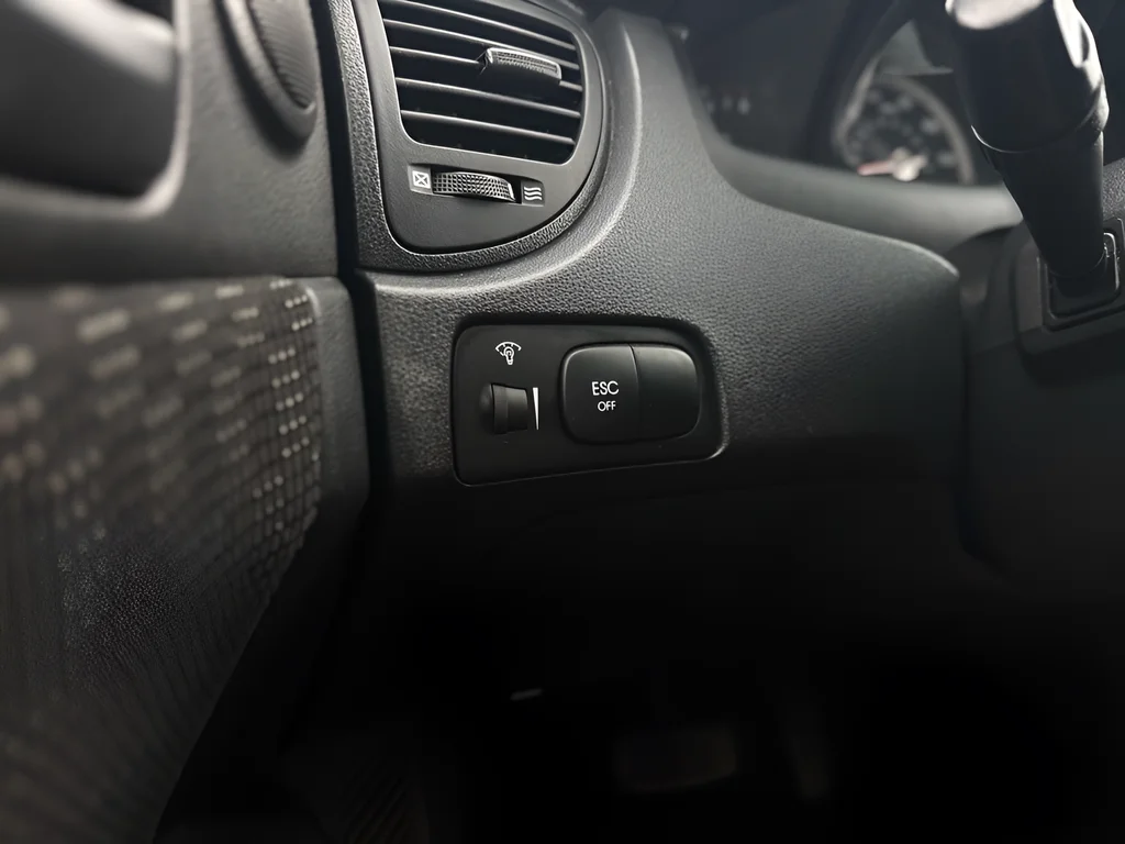 Used 2007 White Kia LX image 13