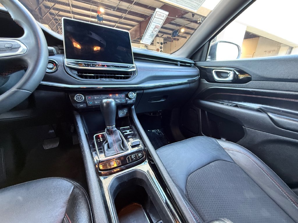 Used 2024  Jeep Trailhawk image 15