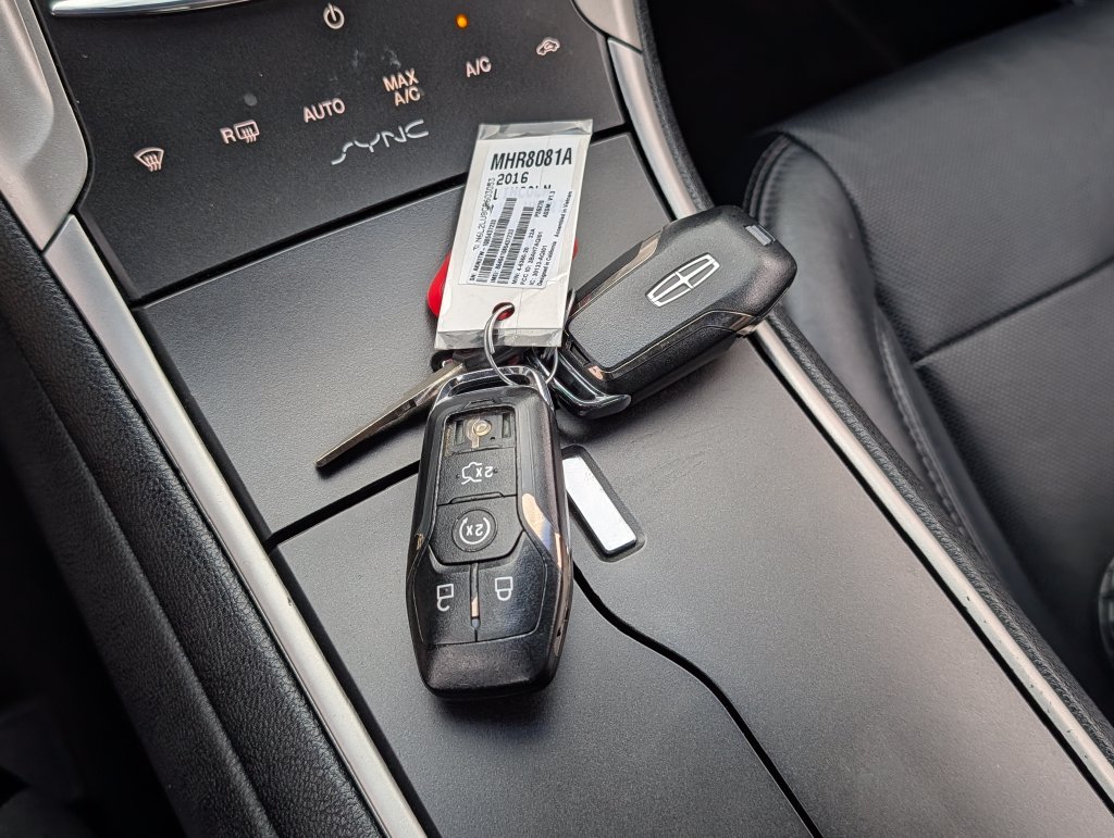 2016 Lincoln MKZ Hybrid - Photo 32