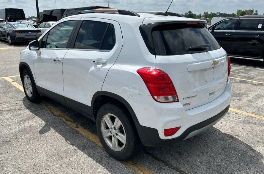 Used 2019 White Chevrolet LT image 4