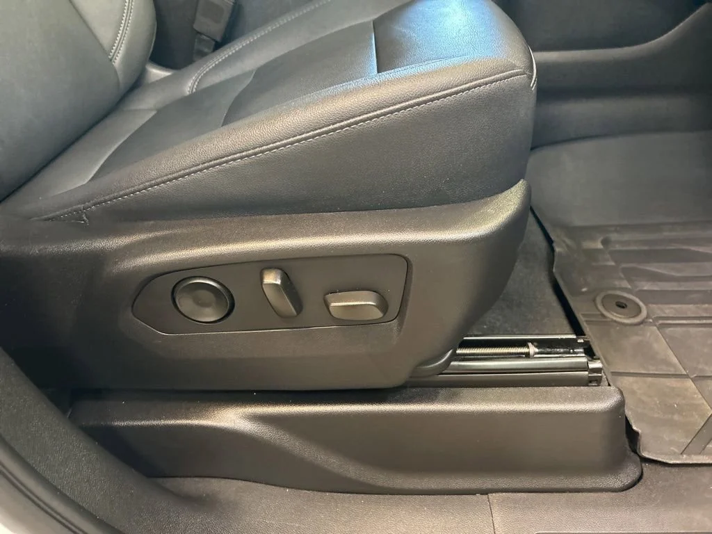 Used 2023 Summit White Chevrolet LT image 24
