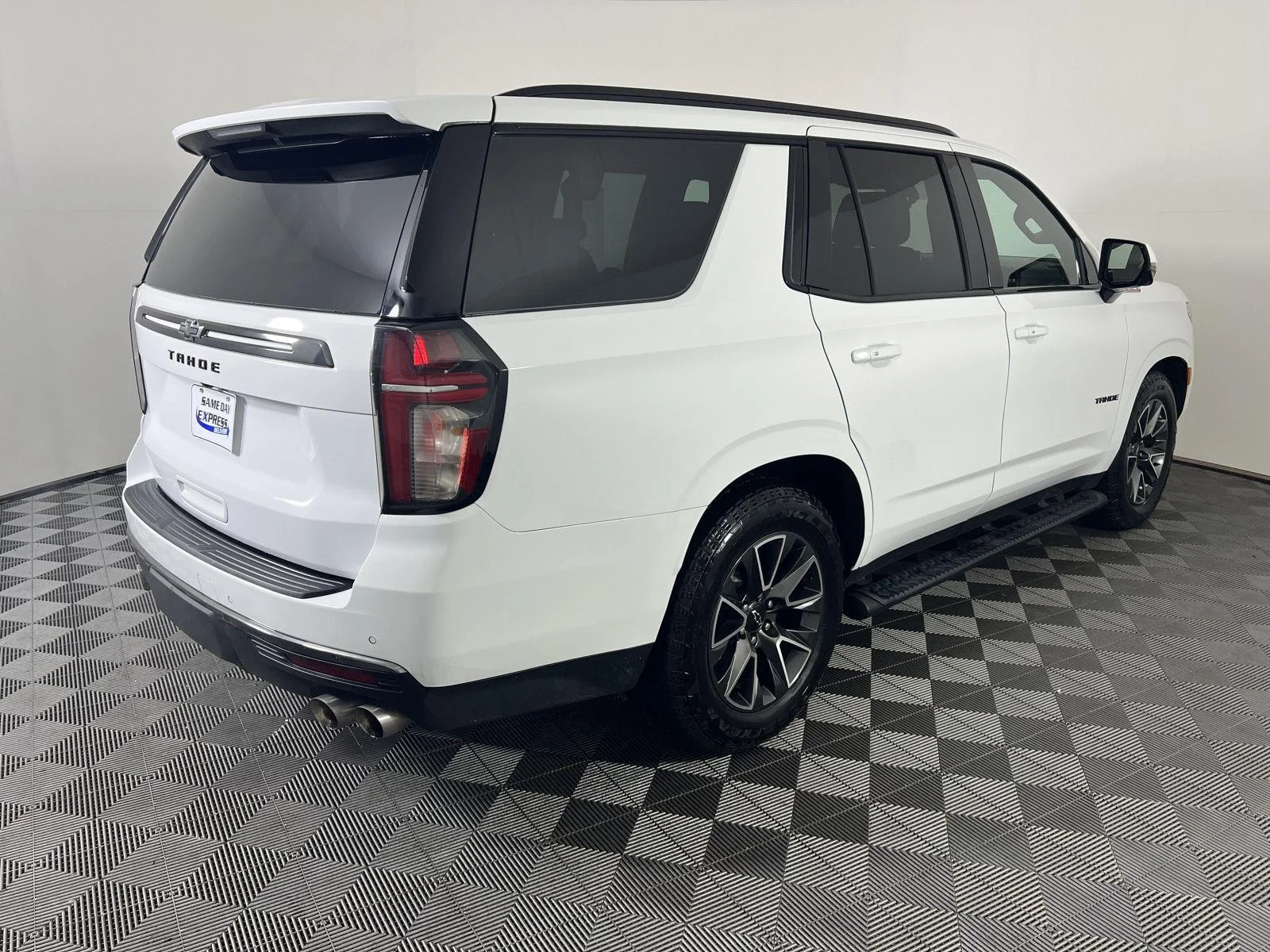 Used 2022 SUMMIT WHITE Chevrolet Z71 image 29