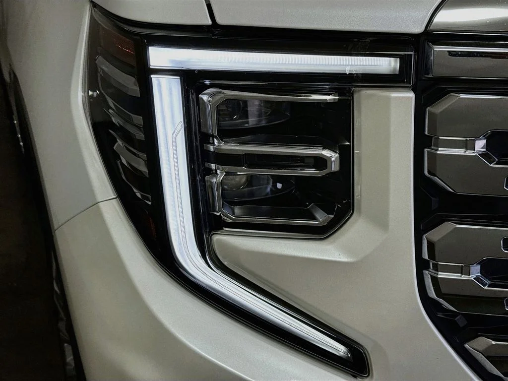 Used 2024 White GMC Denali image 38